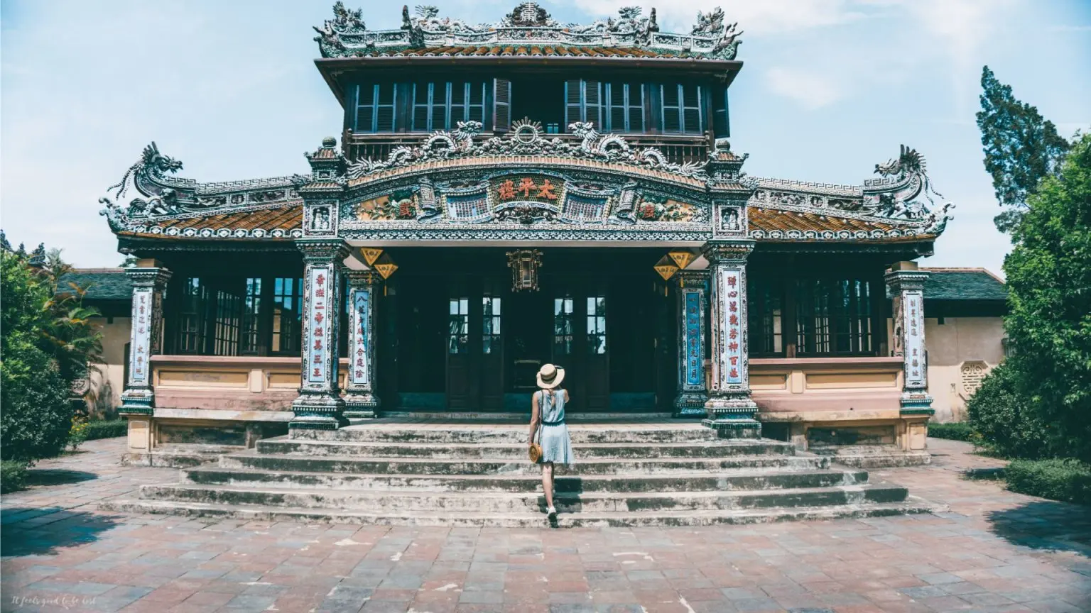 Iga in a massive temple in Hue